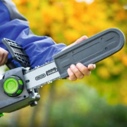 LUX 20V Kettingzaag Incl. 4.0Ah Accu + Lader 12 LUX 20V Kettingzaag Incl. 4.0Ah Accu + Lader -Tuin En Buiten 123 2437