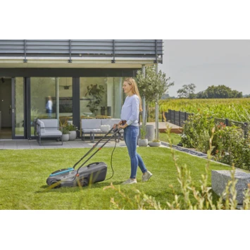 Gardena Elektrische Grasmaaier Powermax 32/1200 G2 32cm 1200W 2 Gardena Elektrische Grasmaaier Powermax 32/1200 G2 32cm 1200W - Afbeelding 2