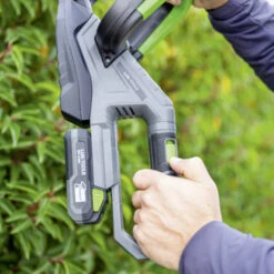 LUX 20V Heggenschaar + 2,0Ah Accu + Lader 26 LUX 20V Heggenschaar + 2,0Ah Accu + Lader -Tuin En Buiten 123 2676